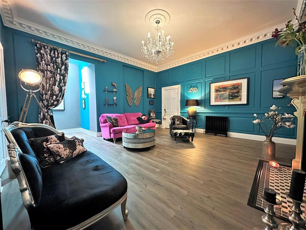 Elegant Living Space 433