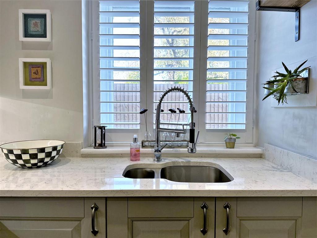 Kitchen Features 448