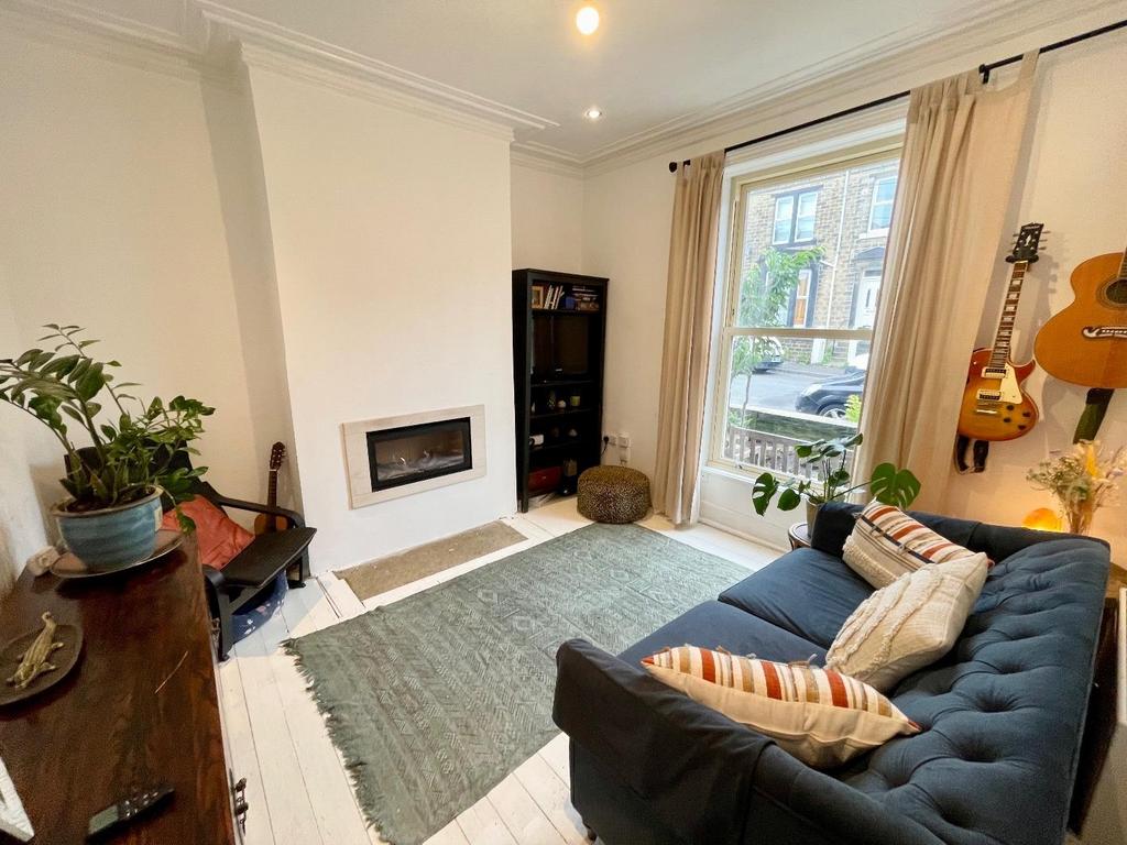 Spacious lounge