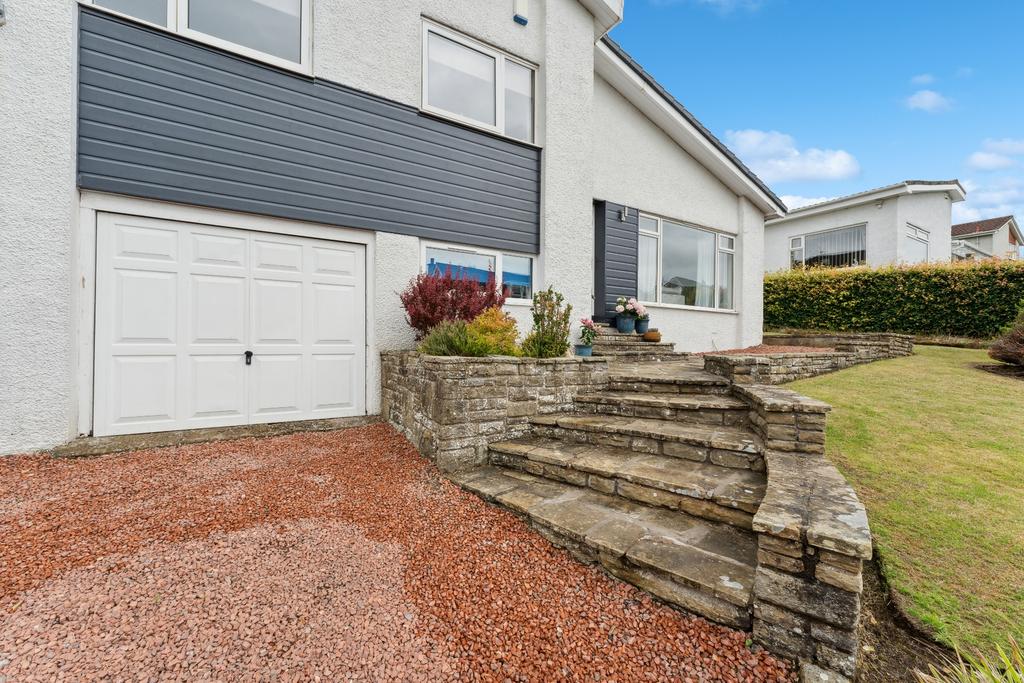 Waterside Gardens, Carmunnock, Glasgow, G76 9AL 3 bed detached house