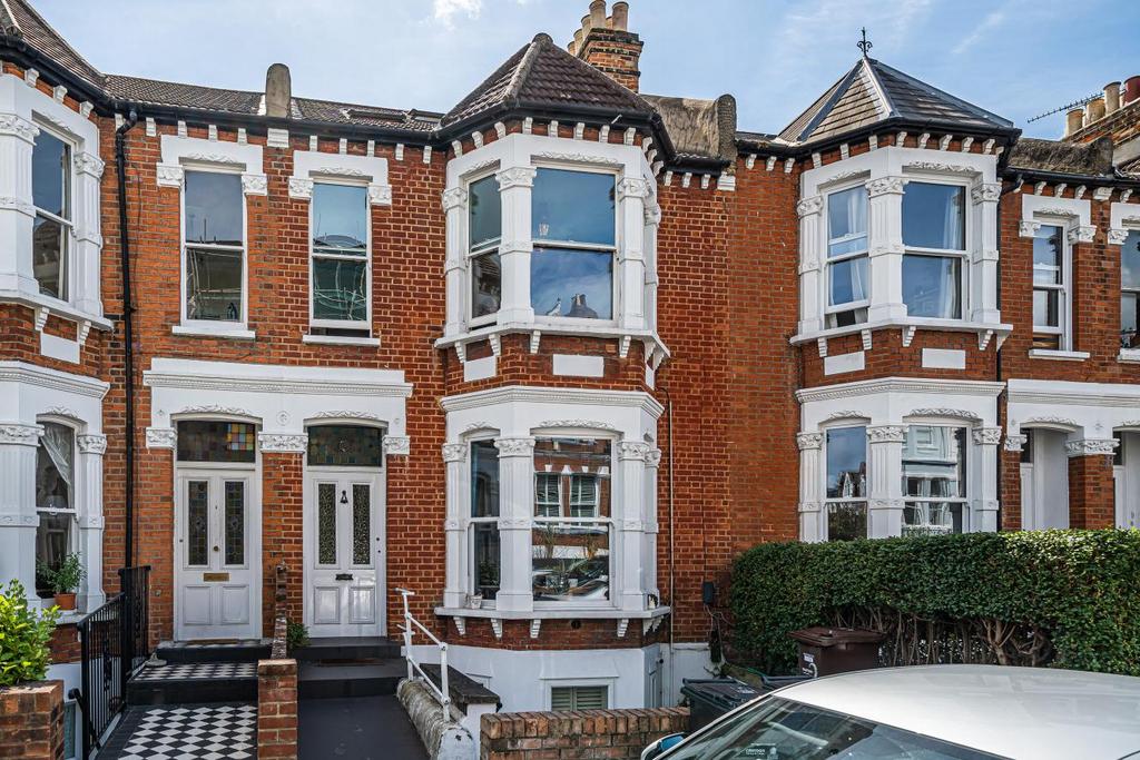 Woodside, Wimbledon 2 bed flat for sale £450,000