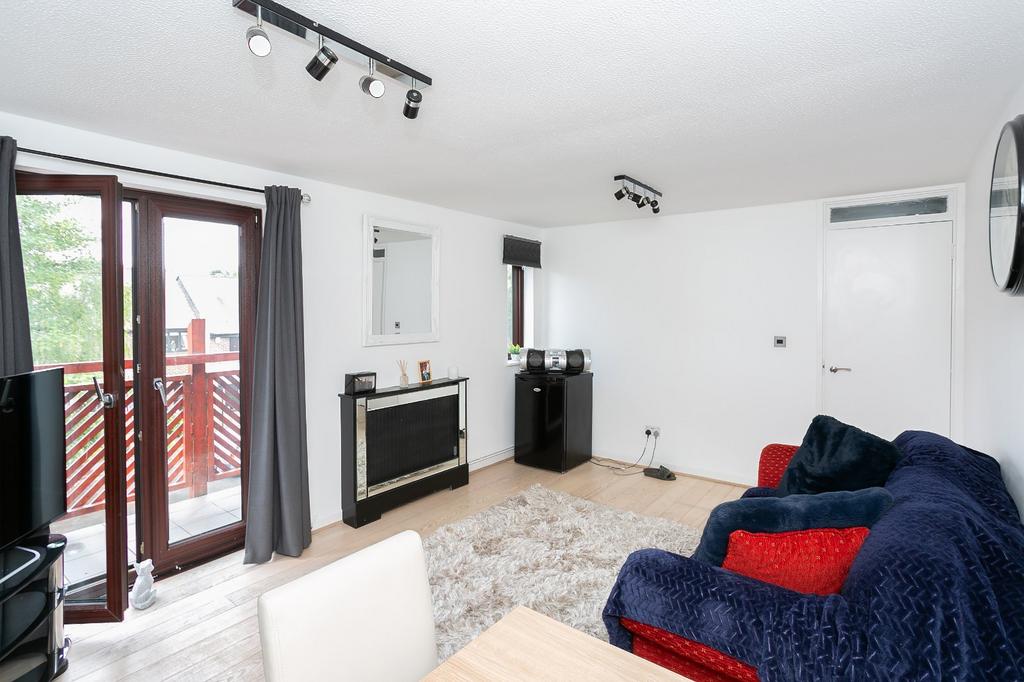 Ashfield Avenue, Bushey, Hertfordshire, WD23 1 bed apartment for sale