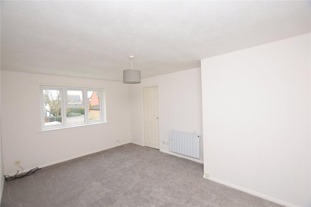 thornborough-avenue-south-woodham-2-bed-apartment-200-000