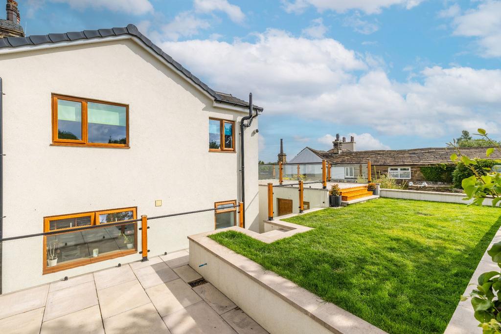 Sugdens Terrace, Lower Edge Road, HX5 9QD 3 bed end of terrace house