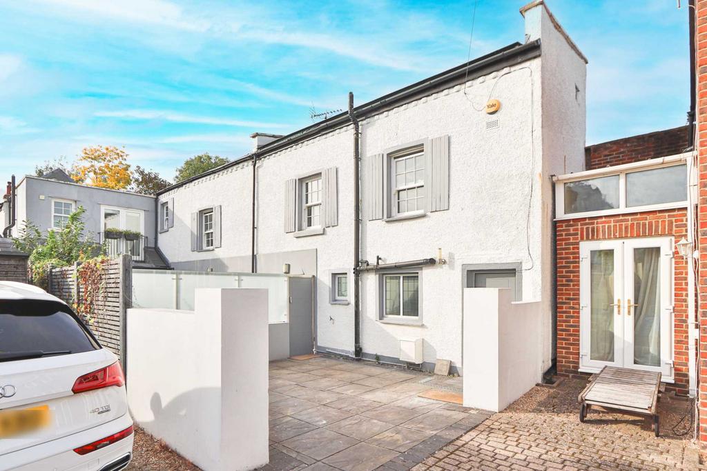 Lime Grove, New Malden 3 bed semidetached house for sale £930,000