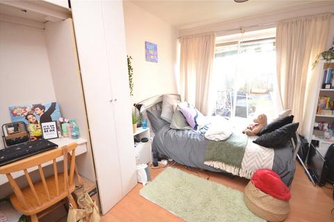 159 Brougham Place, Farnham, GU9 0ED