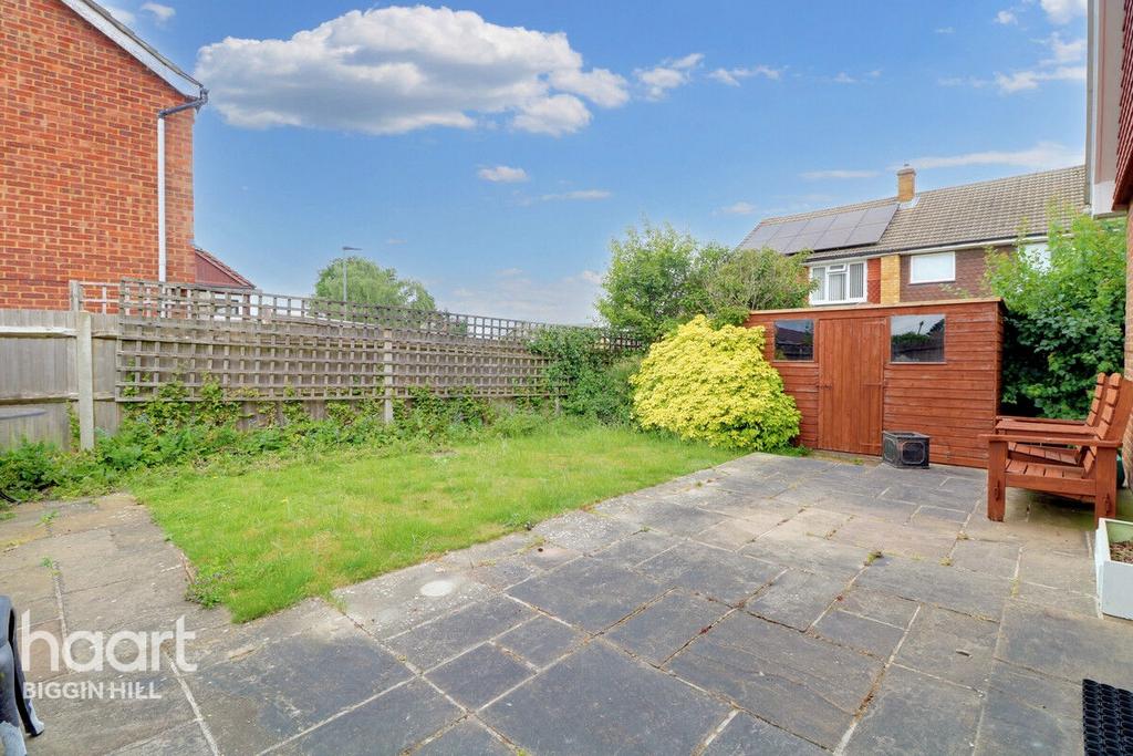 Village Green Avenue, Biggin Hill 3 bed detached house for sale - £550,000