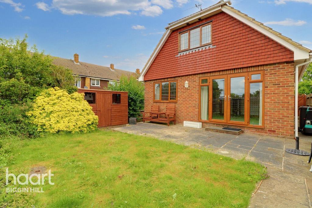 Village Green Avenue, Biggin Hill 3 bed detached house for sale £550,000
