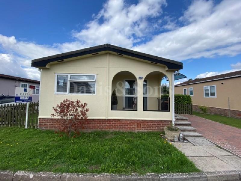 Lighthouse Park, St. Brides Wentlooge, Newport. NP10 8SU 2 bed mobile