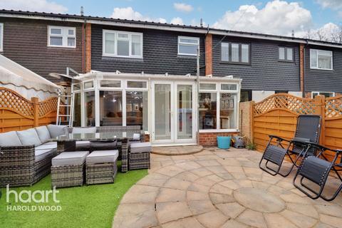 87 Hamilton Drive, Romford, RM3 0UX