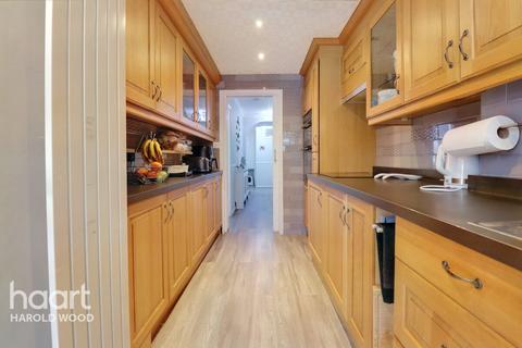 87 Hamilton Drive, Romford, RM3 0UX