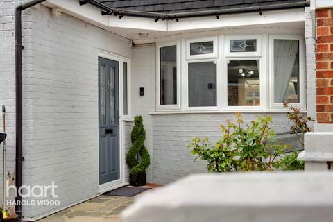 87 Hamilton Drive, Romford, RM3 0UX