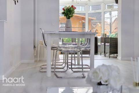 87 Hamilton Drive, Romford, RM3 0UX