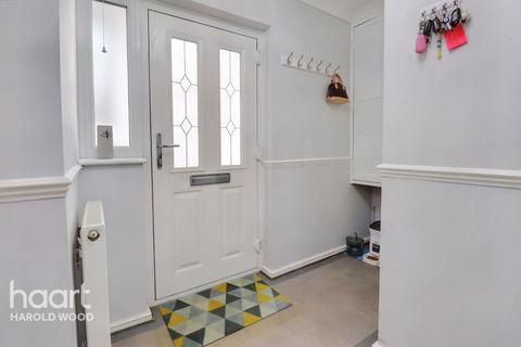 87 Hamilton Drive, Romford, RM3 0UX