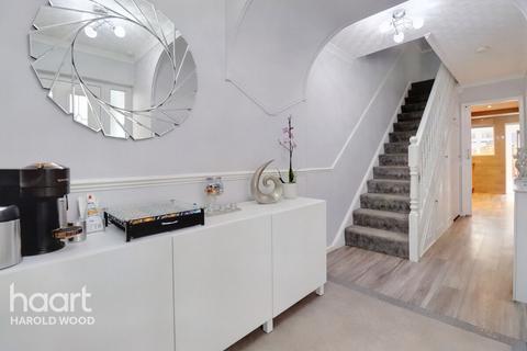 87 Hamilton Drive, Romford, RM3 0UX