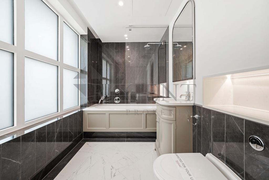 Main en-suite