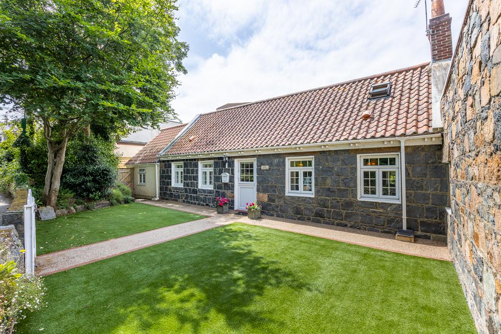Rozel Road, St. Peter Port, Guernsey 4 bed detached house for sale £