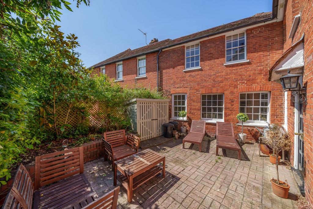 Tilt Road, Cobham, KT11 2 bed terraced house for sale £550,000