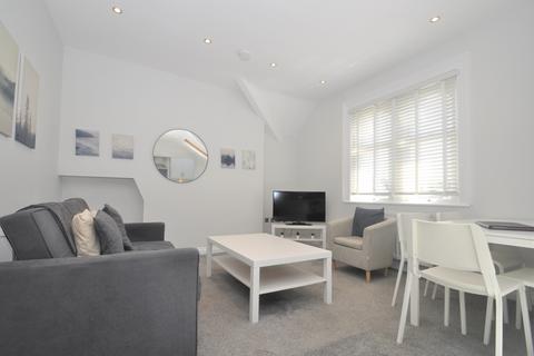 2 bedroom apartment to rent, East Parade, Harrogate, North Yorkshire, HG1 5LP