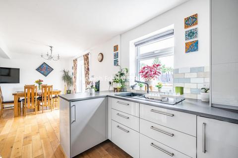 123 Bourne Vale, Bromley, BR2 7NY