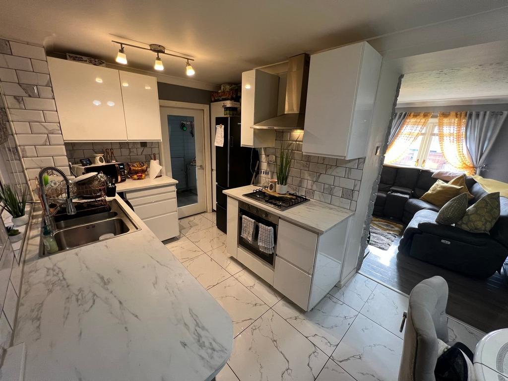 Investiture Place Tonyrefail Tonyrefail 3 bed property £129,950