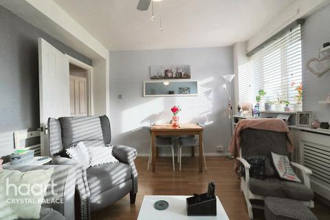 1 bedroom flat for sale, Winchfield Road, London