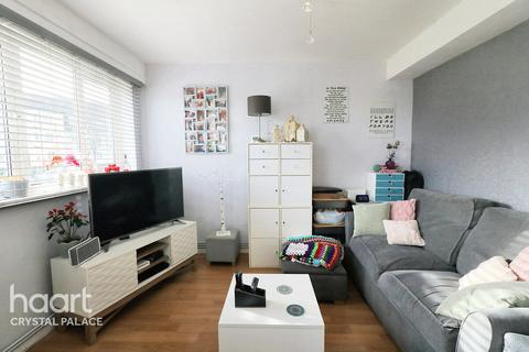 1 bedroom flat for sale, Winchfield Road, London