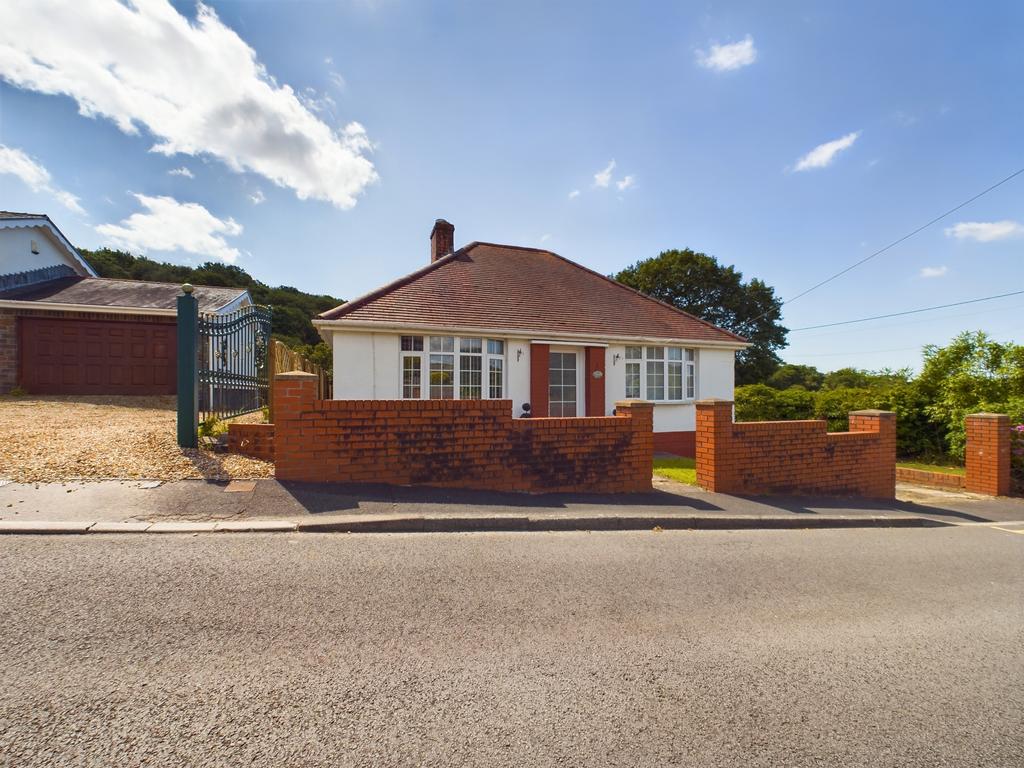 Mount Pleasant, Tonna, Neath, SA11 2 bed bungalow £895 pcm (£207 pw)