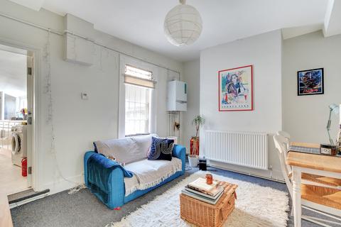 3 bedroom apartment to rent, Upper Street, London, N1