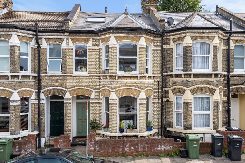 Ballater Road, Brixton 2 bed flat for sale £550,000