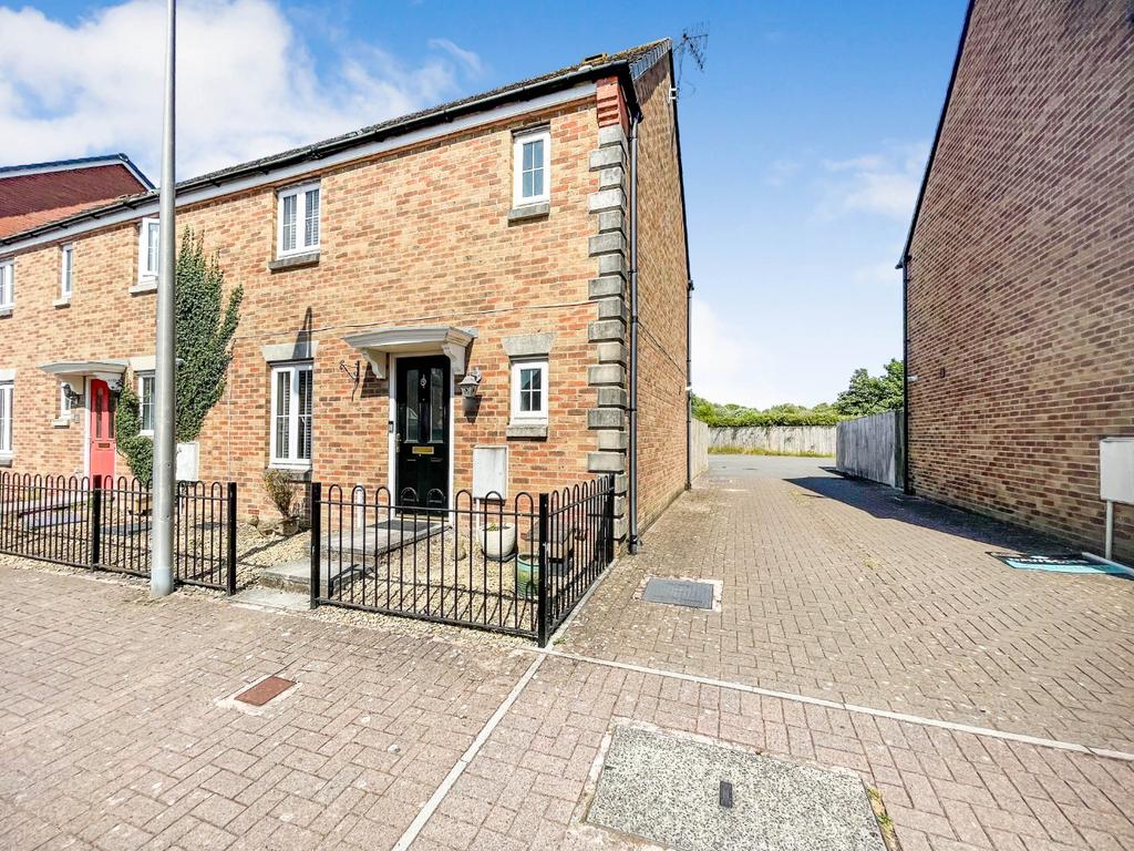 Glan YR Afon, Gorseinon, Swansea... 3 bed end of terrace house £185,000