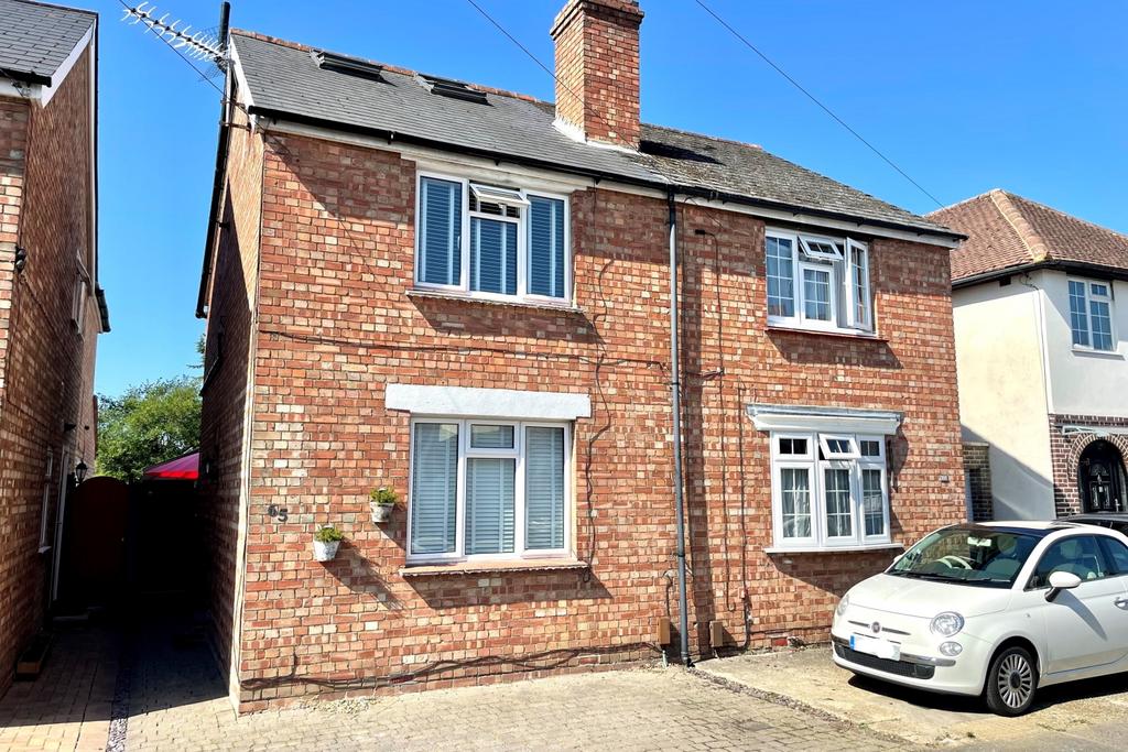 Park Avenue, Egham, Surrey, TW20 3 bed semidetached house for sale £