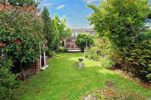 11 Cedar Close, Hutton, Brentwood, CM13 1NE