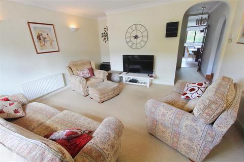 11 Cedar Close, Hutton, Brentwood, CM13 1NE