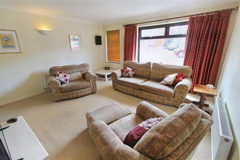 11 Cedar Close, Hutton, Brentwood, CM13 1NE