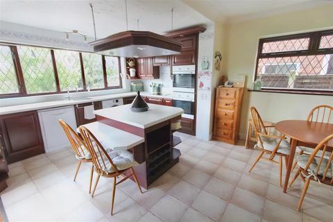 11 Cedar Close, Hutton, Brentwood, CM13 1NE
