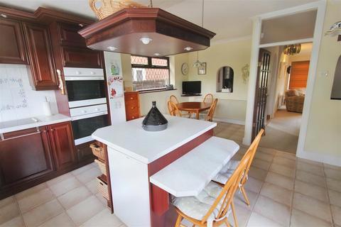 11 Cedar Close, Hutton, Brentwood, CM13 1NE