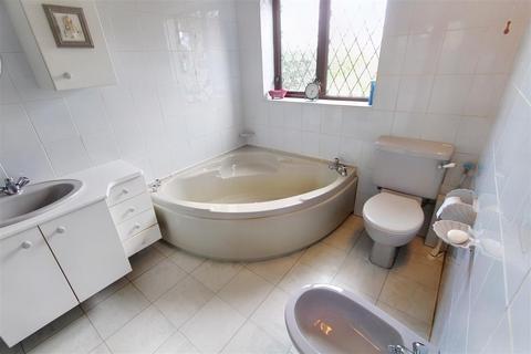 11 Cedar Close, Hutton, Brentwood, CM13 1NE