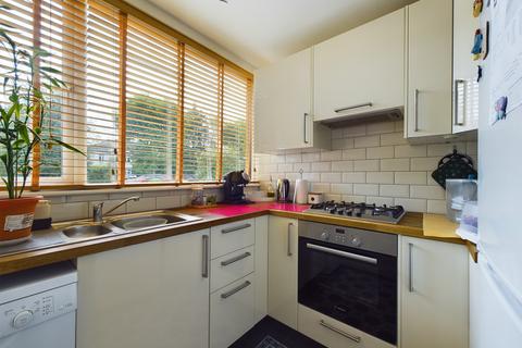 2 bedroom flat to rent, Baring Road, London, SE12