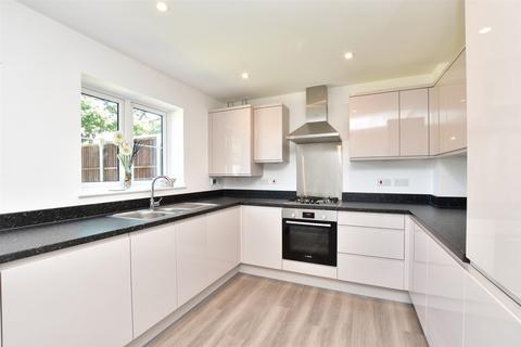 38 Bramley Vale, Cranleigh, GU6 7FY