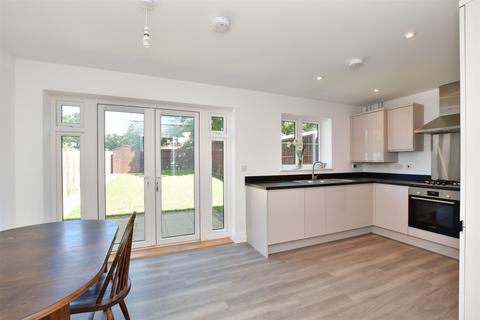 38 Bramley Vale, Cranleigh, GU6 7FY