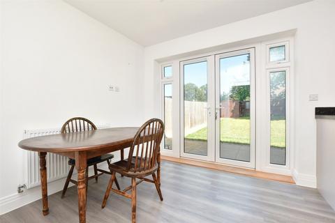 38 Bramley Vale, Cranleigh, GU6 7FY