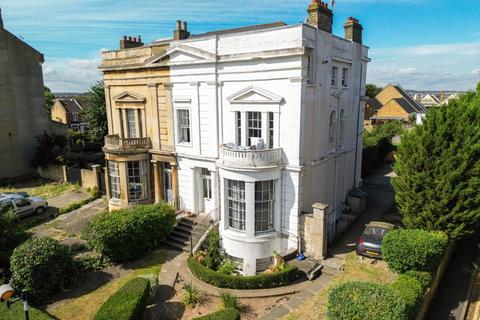 2 bedroom apartment to rent, Windmill Street, Gravesend, Kent, DA12 1BW