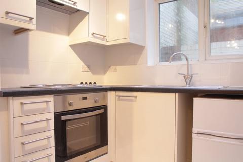 Studio to rent, Blythe Road, Kensington Olympia, W14