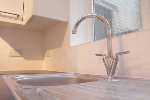 Studio to rent, Blythe Road, Kensington Olympia, W14