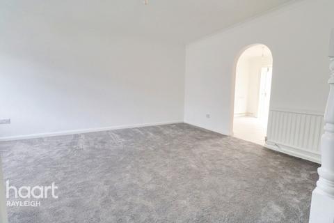 4 Blower Close, Rayleigh, SS6 8HW