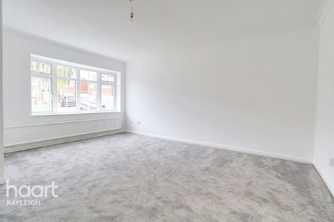 4 Blower Close, Rayleigh, SS6 8HW