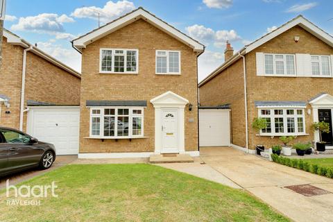 4 Blower Close, Rayleigh, SS6 8HW