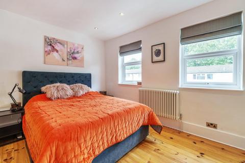 64 Crampton Road, London, SE20 7AT