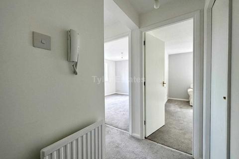 19 Box Close, Laindon, Basildon, SS15 4AG